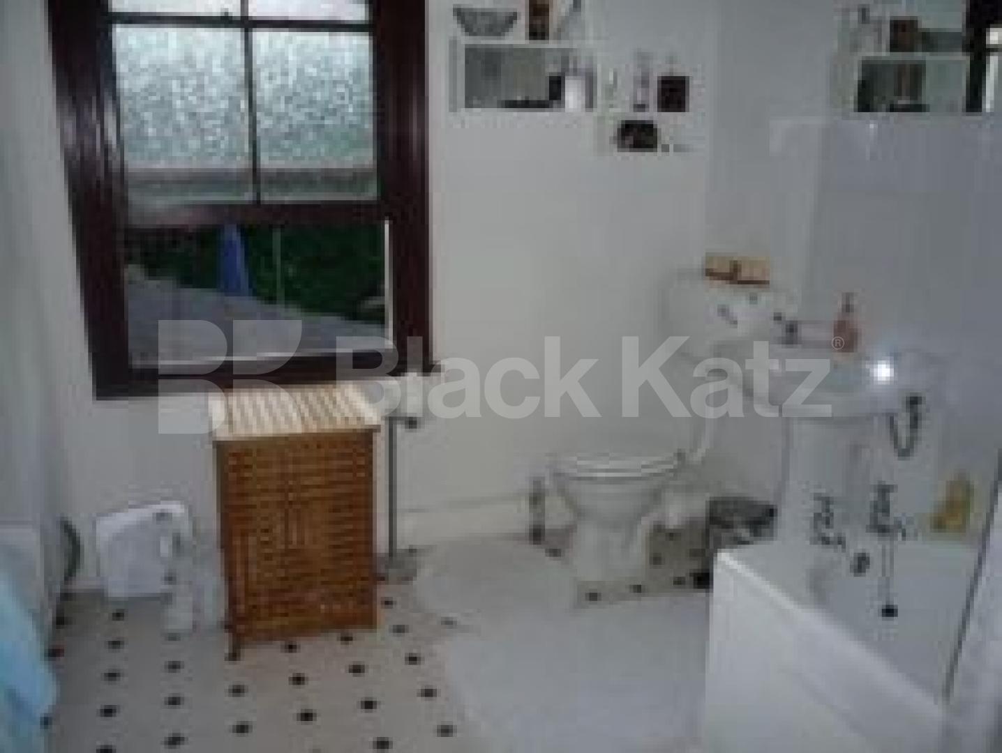 			2 Bedroom, 1 bath, 1 reception Flat			 Brackenbury Road, EAST FINCHLEY N2